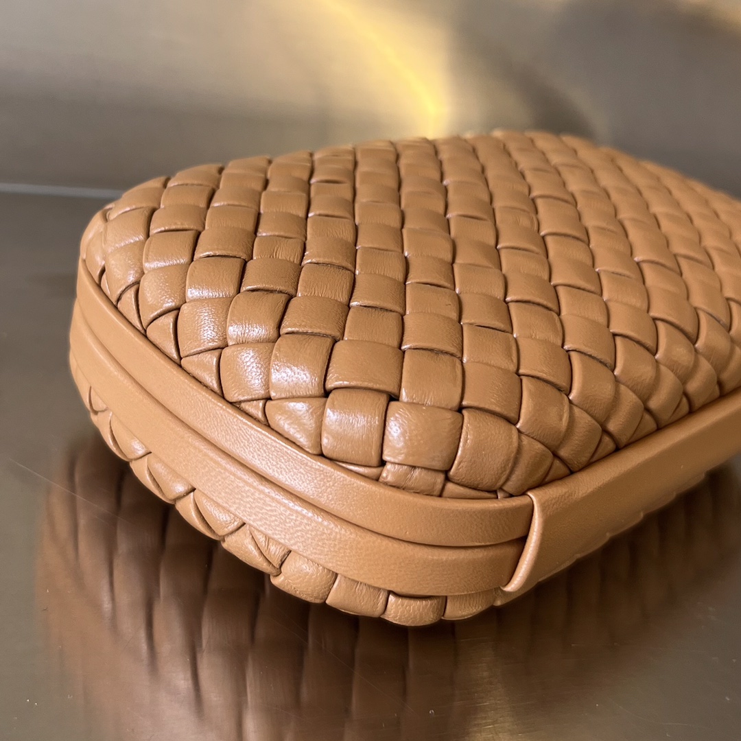 Knot Padded Intreccio Leather Clutch Caramel